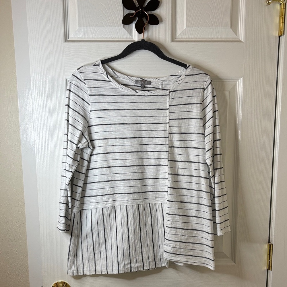 Habitat Black and White Striped Asymmetrical 3/4 Sleeve Pullover Tee Shirt sz Sm